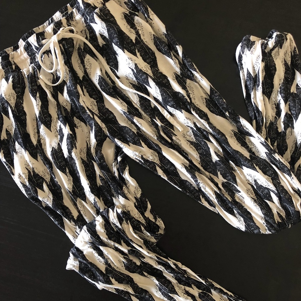 Feather pattern pants